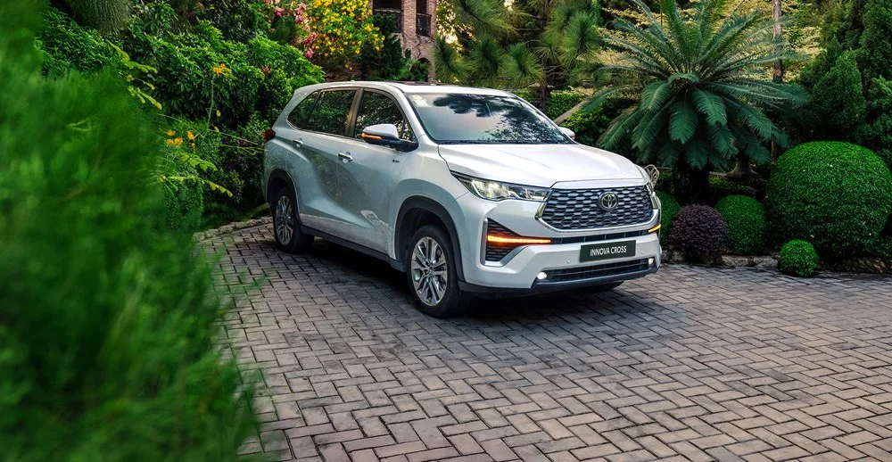 Ảnh ngoại thất Innova Cross từ Toyota Việt Nam